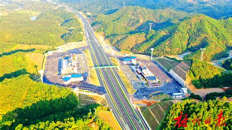 广西梧州至那坡高速公路平南至武宣段顺利通车