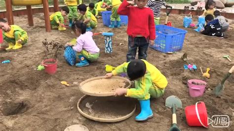 幼儿园沙池游戏