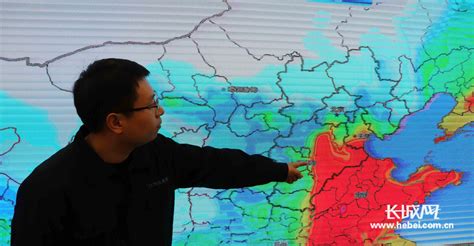 长城网:河北省环境应急与重污染天气预警中心员工春节坚守一线
