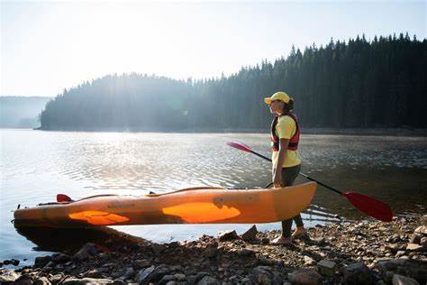 Canoe vs Kayak: The Difference Between a Kayak and Canoe