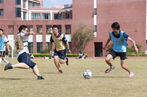 深圳中小学拟每周增加一节体育课，每天安排不少于30分钟大课间体育活动