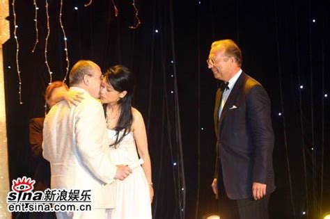 51岁“古典美人”陈红，老公是知名大导演，儿子颜值爆棚也是演员