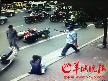两摩托车剐蹭倒地 男车主当街暴打女司机(图)_新闻_腾讯网