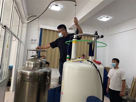 分析测试部完成核磁共振谱仪第四次液氮加注工作
