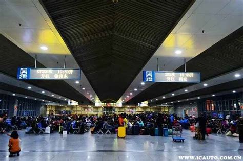 铁路上海站预计5月1日客流将超过60万人次 - 封面新闻