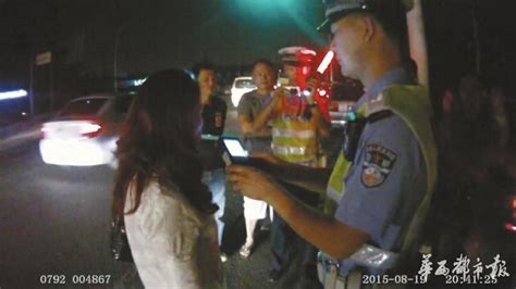 女子酒驾被逮 谎称上厕所摸黑溜掉 被判拘2月罚2千 - 成都 - 华西都市网新闻频道