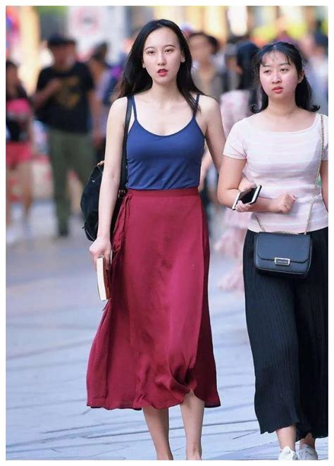 熊黛林逛街挽手图片
