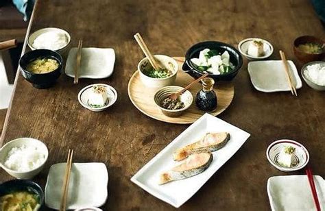 走进日本：日本人一日三餐主要吃什么？_东西