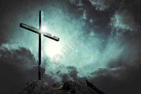 天空下的十字架与耶稣背景图片素材免费下载_熊猫办公