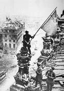二战最震撼人心的镜头：苏联国旗插在德国大厦，每张都堪称经典