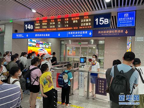 中老国际旅客列车开行首日，磨憨边检站共验放出入境旅客337人次