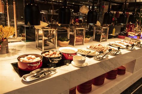深圳前海华侨城JW万豪酒店的自助餐系列，各种口味的甜点及蛋糕|万豪|自助餐|甜点_新浪新闻
