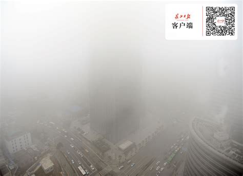 大雾迷城，你看得出来这是哪吗？_武汉_新闻中心_长江网_cjn.cn