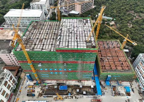 南山智造深汕高新产业园项目两栋厂房主体封顶
