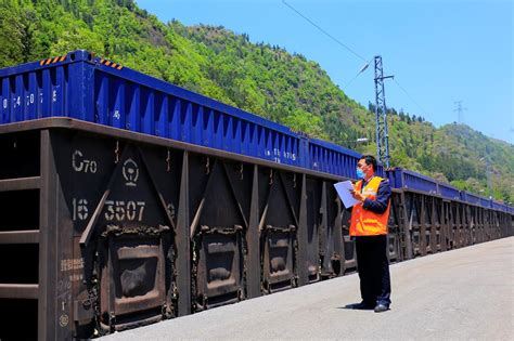 “公转铁”“散改集”，云南铁路助力煤炭企业实现“绿色运输”