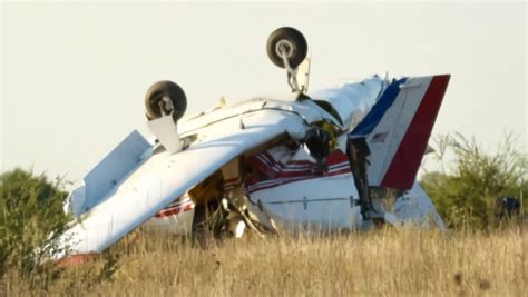 哥伦比亚一小型飞机失事 至少两人死亡-航拍网