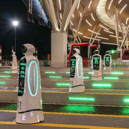 近日成都高速首台智能收费机器人正式上岗 - 新闻动态 - 四川省宝路华交通设施有限公司-专业从事道路交通产品的研发。