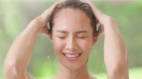 美女喜欢淋浴—高清视频下载、购买_视觉中国视频素材中心