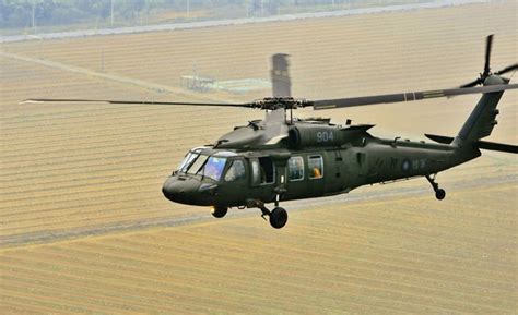 台湾空军“虎口夺食”抢走陆军黑鹰直升机