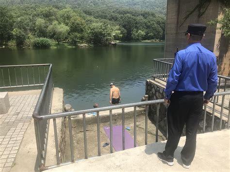 南京83岁老人紫霞湖野泳溺亡！警方又双叒叕有提醒_我苏网