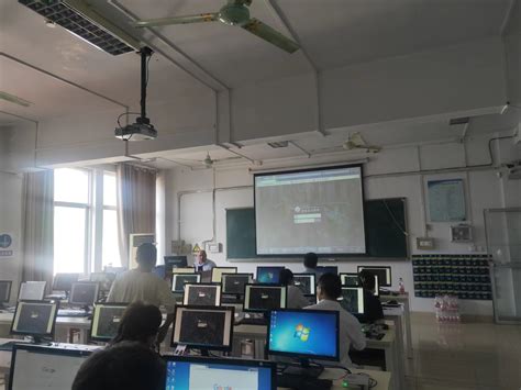 艺术与传媒学院组织教师开展苹果图形工作站培训学习活动-长江大学传媒学院