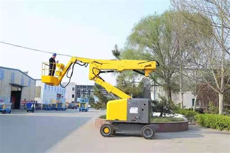 厂家直供14米曲臂自行走式高空作业平台高空作业车折臂式升降机-阿里巴巴