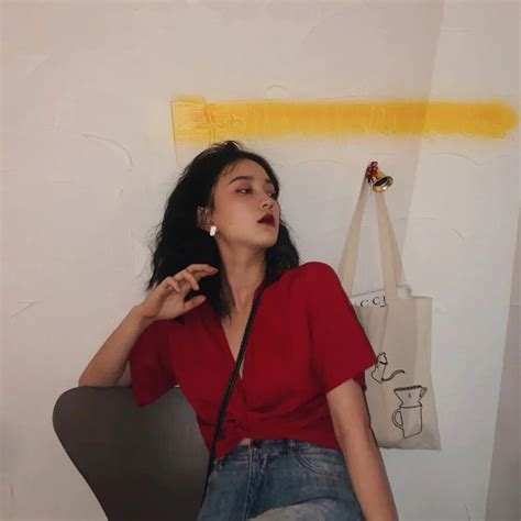 复古风甜美穿搭女生头像