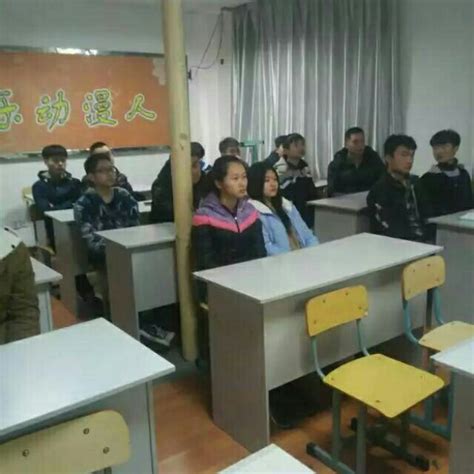 首个云平台走进北大青鸟湘潭分校，同学们对于云计算非常感兴-北京鸿蒙网科技有限公司-云平台