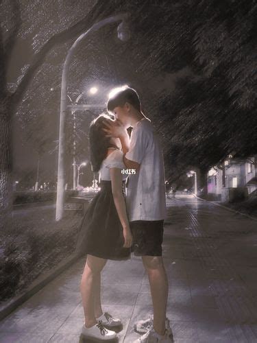 520情人节爱心流星雨相拥亲吻的情侣图片素材-正版创意图片500381297-摄图网