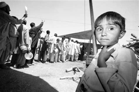 亲历巴基斯坦最大难民潮 街头难民向记者乞讨_新闻中心_新浪网