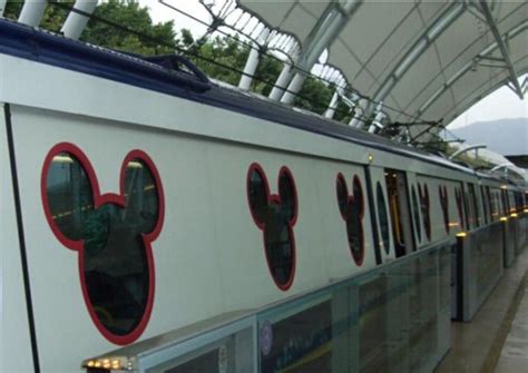 上海地铁迪士尼主题列车亮相 车身喷满卡通人物——人民政协网