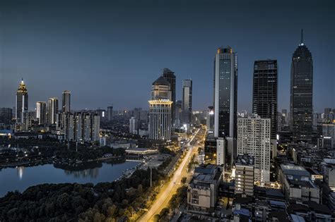 武汉城市夜景商务区高清图片下载-正版图片500898783-摄图网