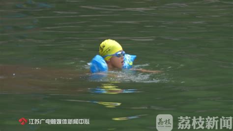 工作人员劝阻湘江“野泳” - 焦点图 - 湖南在线 - 华声在线