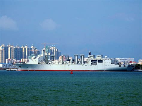 “航母保姆”901综合补给舰首舰第二次海试 年内或将服役