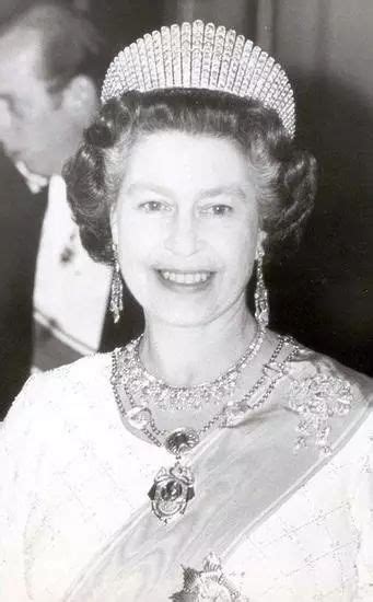 为迎接英女王登基70周年，英国皇家铸币厂打造15公斤重金币_英国女王登基70周年庆典_伊丽莎白_一面