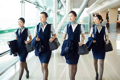 2022“最美空姐”公务机空乘大赛小姐姐们来啦，你PICK谁？_手机新浪网