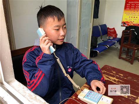 带手机=带了个“网吧”，武汉一初中为学生设免费公共电话_武汉_新闻中心_长江网_cjn.cn