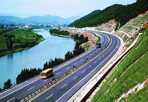 中国广西最美公路 引外媒赞叹_中铁城际规划建设有限公司