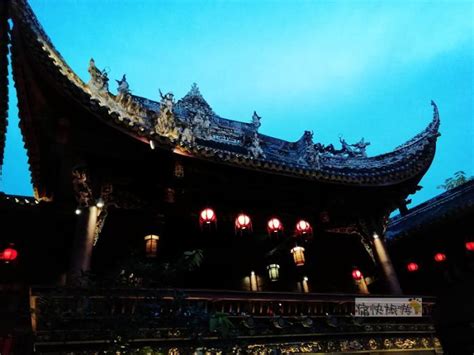 华灯初上的王爷庙完美展现自贡的古建魅力