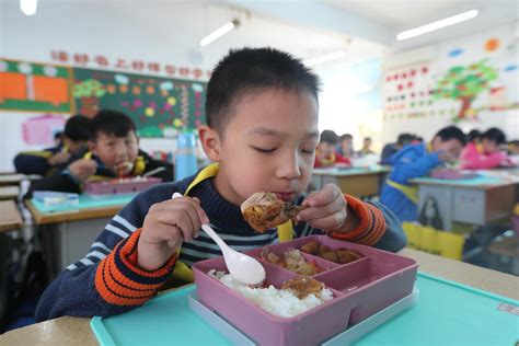 “官方带娃”有着落了!郑东新区中小学全面启动在校午餐和校内课后服务工作 - 河南一百度