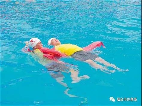 安徽芜湖：消防救援人员开展游泳技能对抗赛-人民图片网