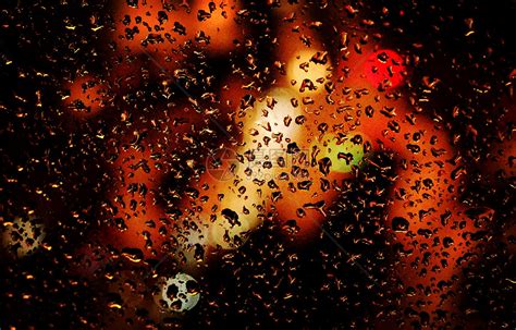 窗外大雨朦胧GIF图片-动态图片基地