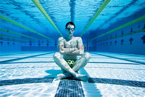 男人,游泳,游泳池,健康保健视频素材下载_正版视频VCG42N516026792-VCG.COM