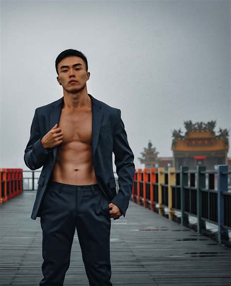台湾白衬衫健身薄肌肌肉帅哥男模Adam冠宇 中国 台湾 肌肉宝宝