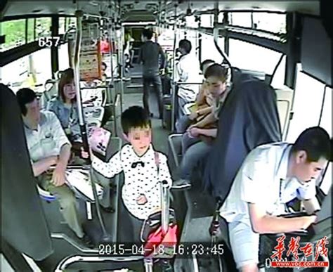 【深度】谁在北京坐公交车？|界面新闻
