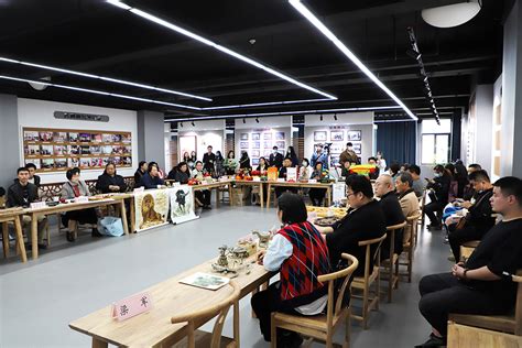 “信阳市非遗传承人——设计师对话”活动在我校举行-信阳学院-地方民俗文化研究中心