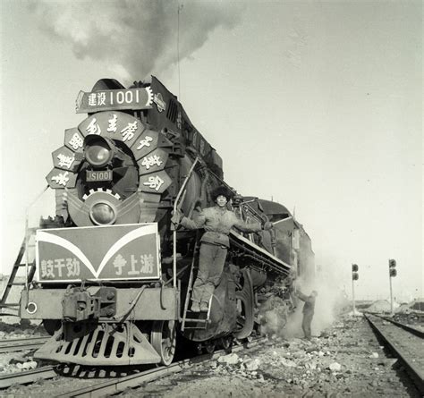 D33《第一台蒸汽机车》 作者：姜鹏 – 中国摄影出版社