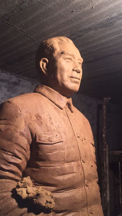分享一下伟人像周恩来雕塑的泥稿-雕塑创作_滨州宏景雕塑有限公司