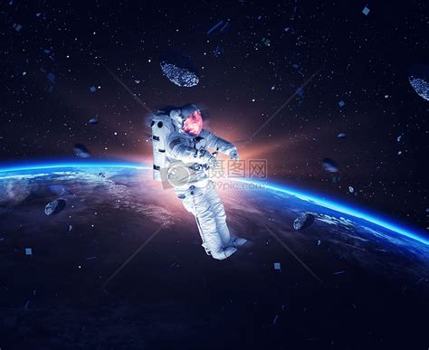 太空宇航员图片-仓外可以看到地球的宇宙飞船素材-高清图片-摄影照片-寻图免费打包下载