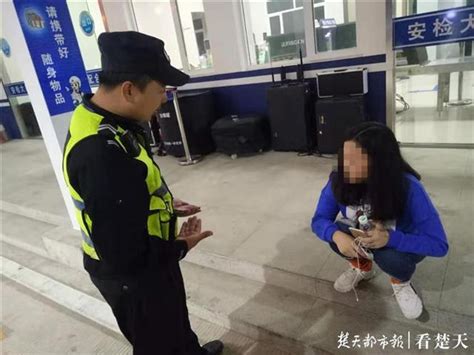 湖北少女离家出走来到重庆 刚出站就被民警“截停”凤凰网湖北_凤凰网